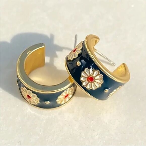 Freya Hoop Gold Earrings - Picture 1 of 4